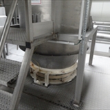 REIMELT Stainless Steel Holding Tank with Vibrating Sieve Unit 2